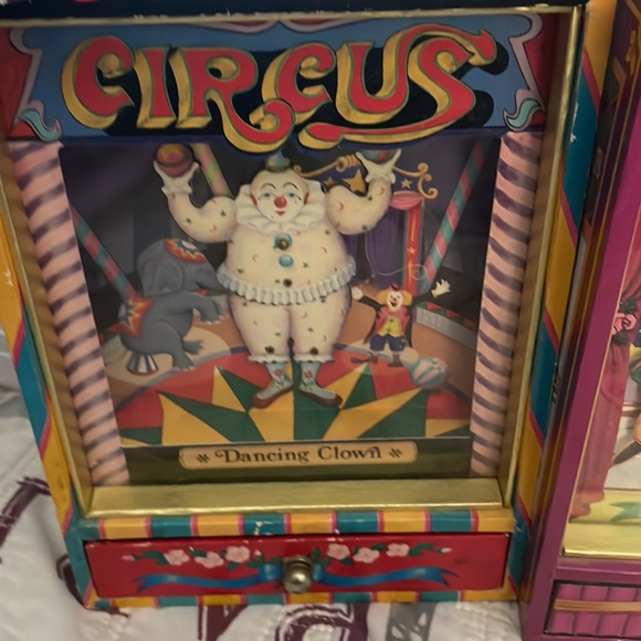 2 Vintage music 🎶 boxes. - Picture 3 of 5